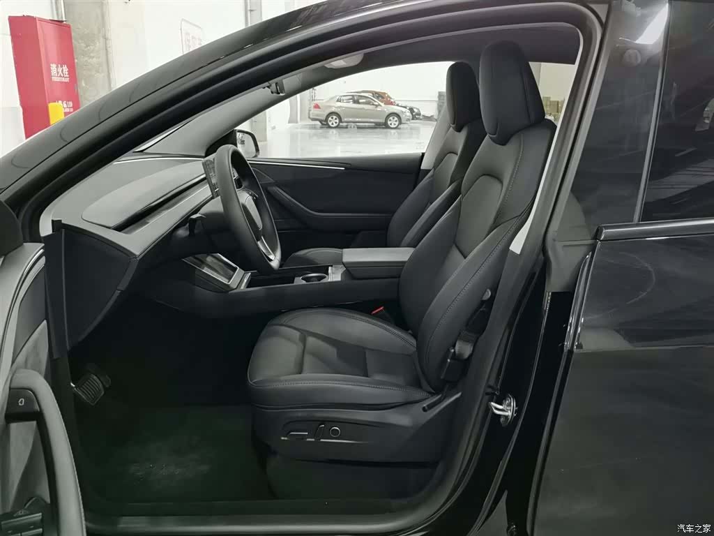 Tesla Model Y, 2025 10