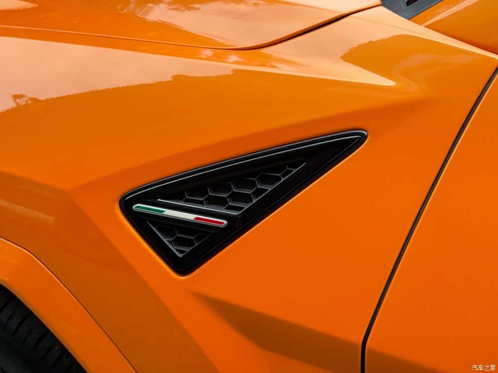 Lamborghini Urus, 2023 34
