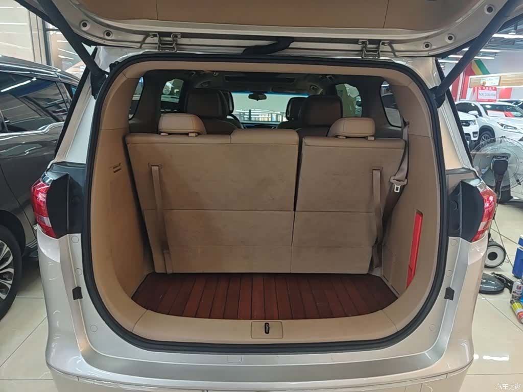 Buick GL8, 2017 19