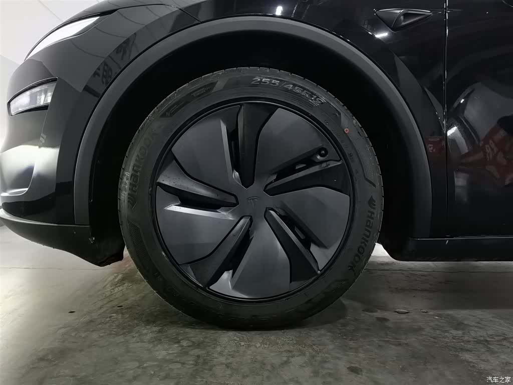 Tesla Model Y, 2025 17