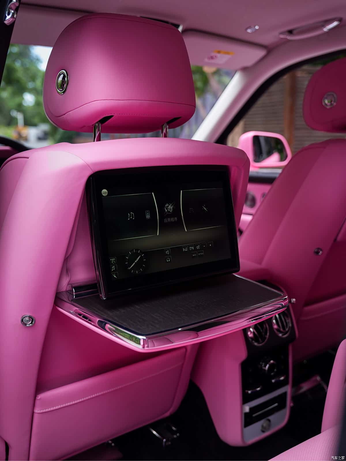 Rolls-Royce Cullinan, 2023 26