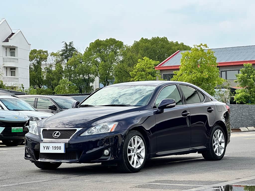 Lexus IS