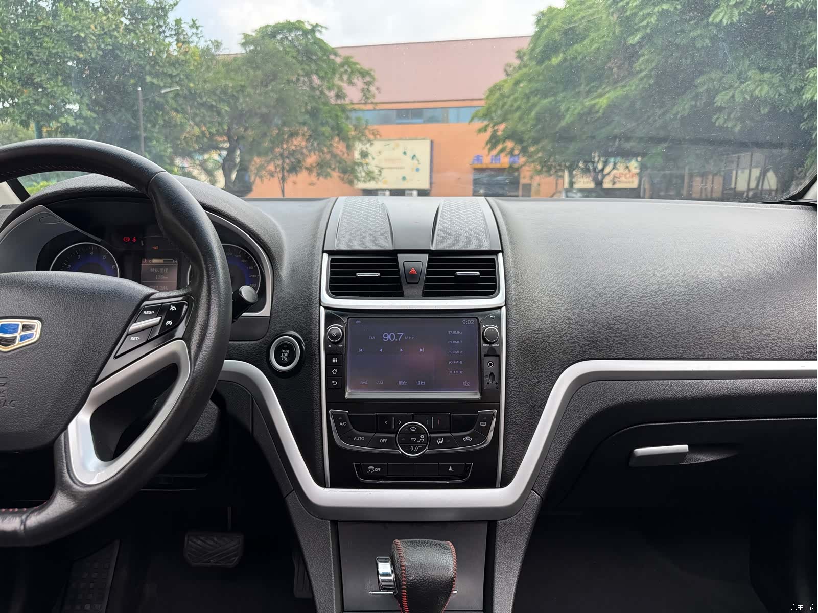 Geely Emgrand, 2015 12