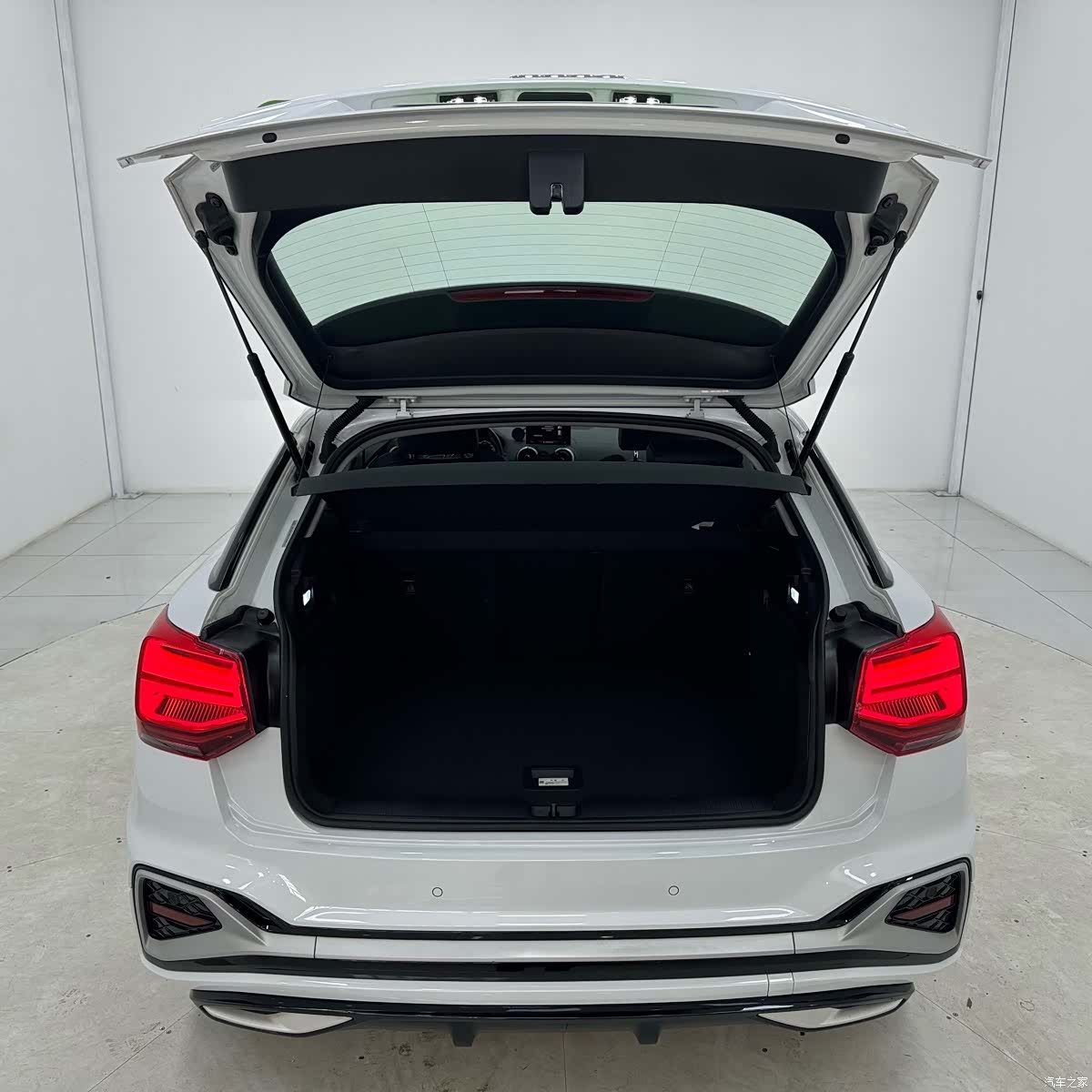 Audi Q2L, 2022 15