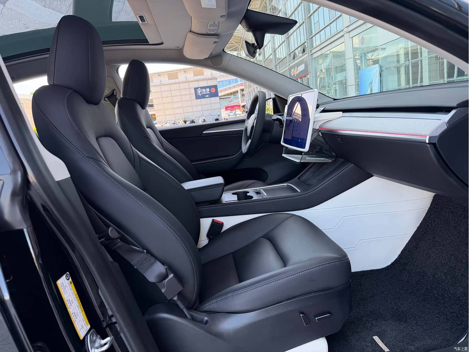 Tesla Model Y, 2023 19