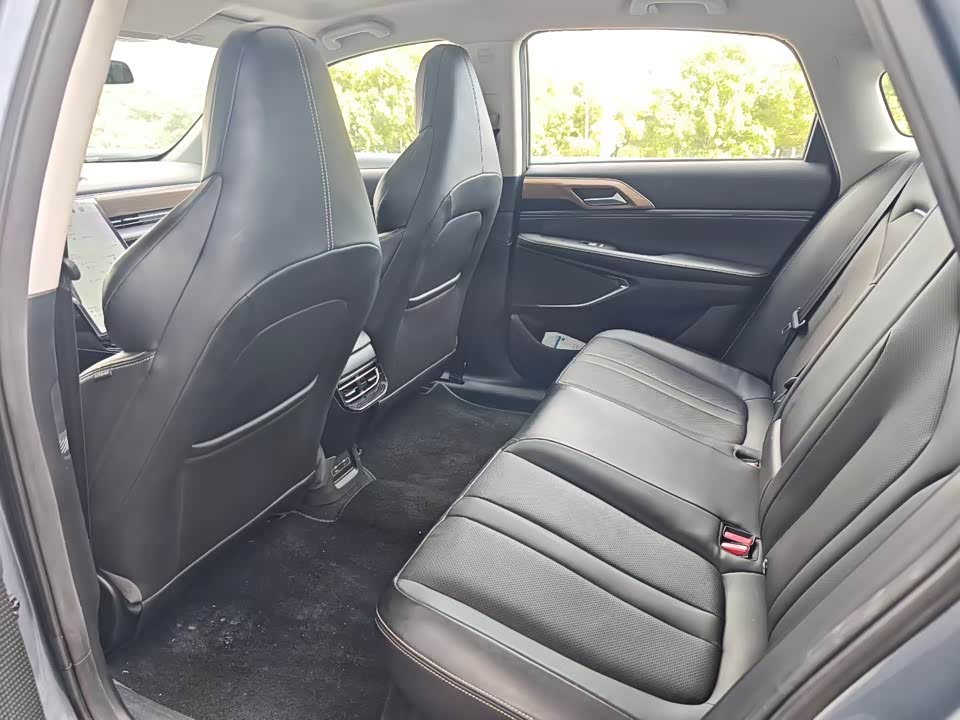 XPENG P5