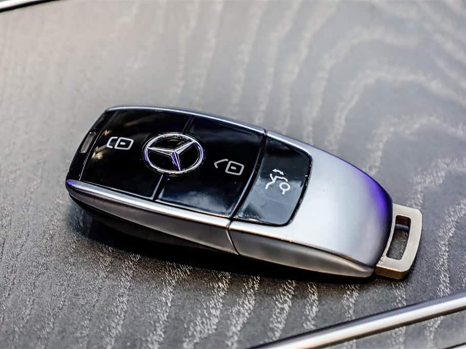 Mercedes-Benz CLS Mercedes-Benz CLS