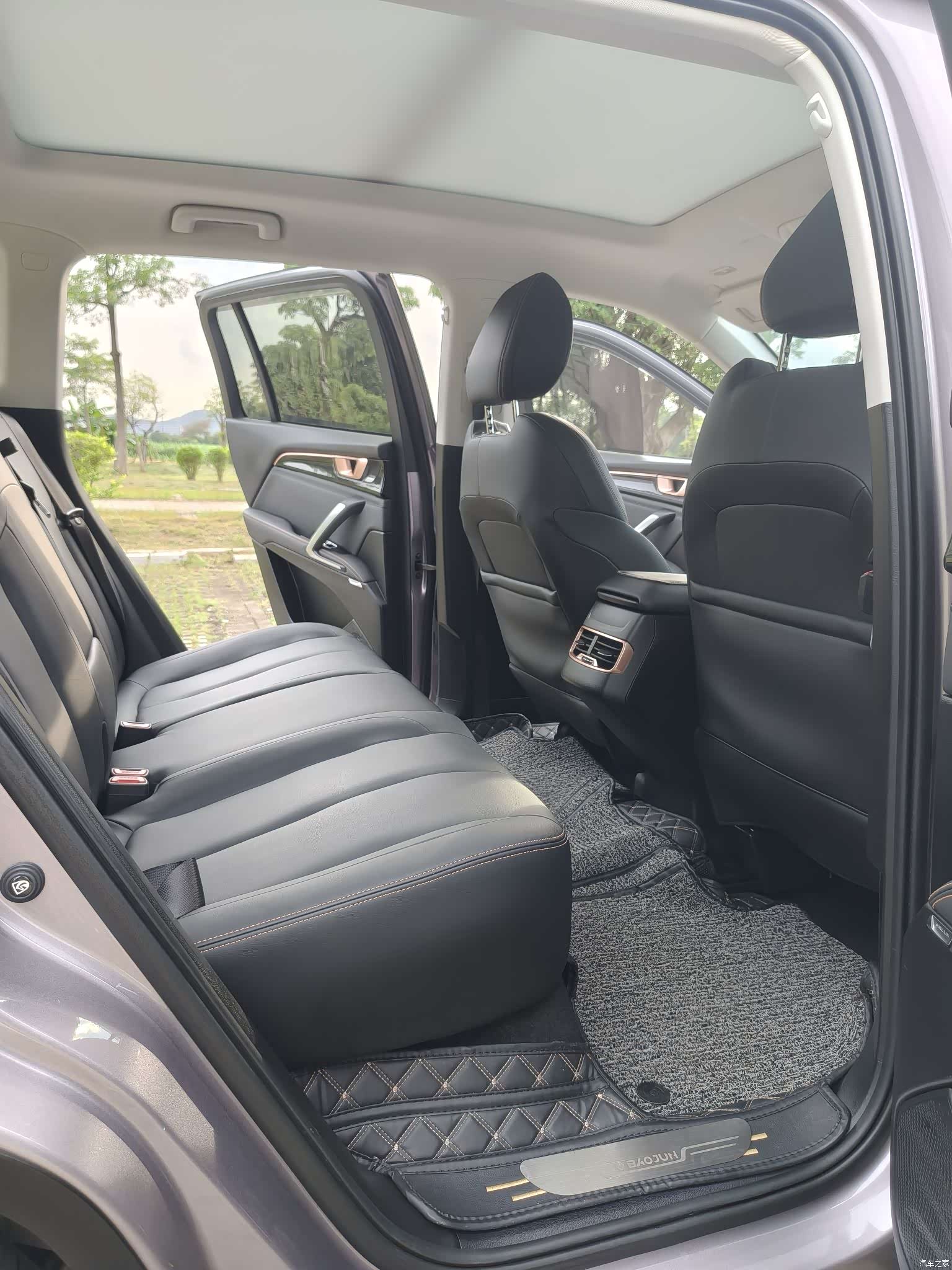 Wuling RS-5, 2019 10
