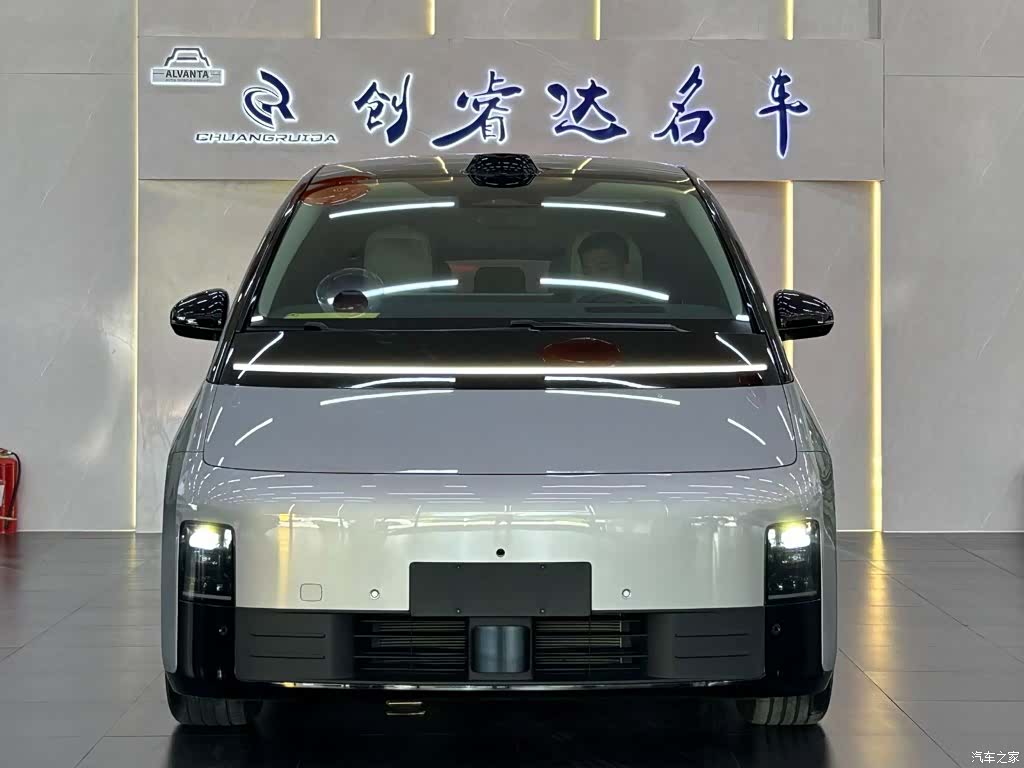 Li Auto MEGA, 2025 4