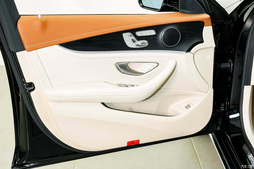 Mercedes-Benz E-Class, 2023 16