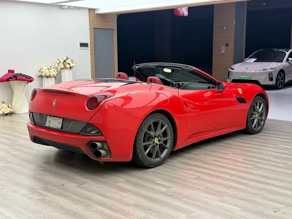 Ferrari California T