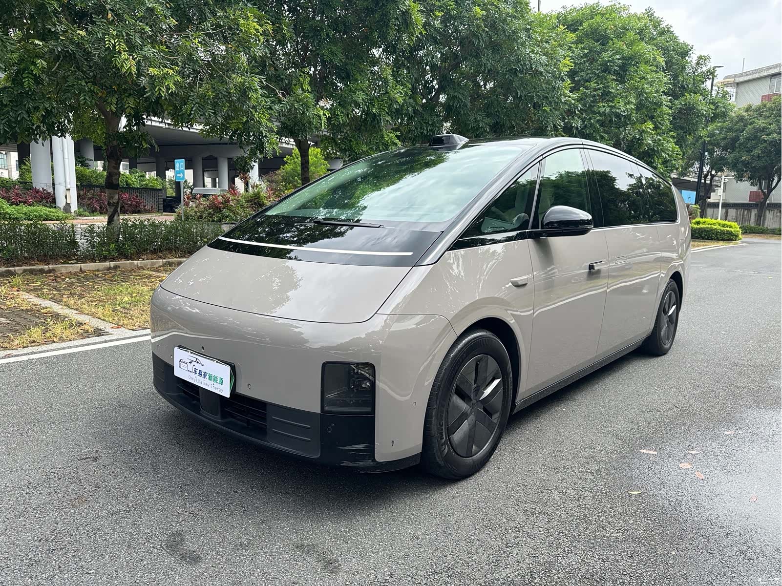 Li Auto MEGA, 2024 1
