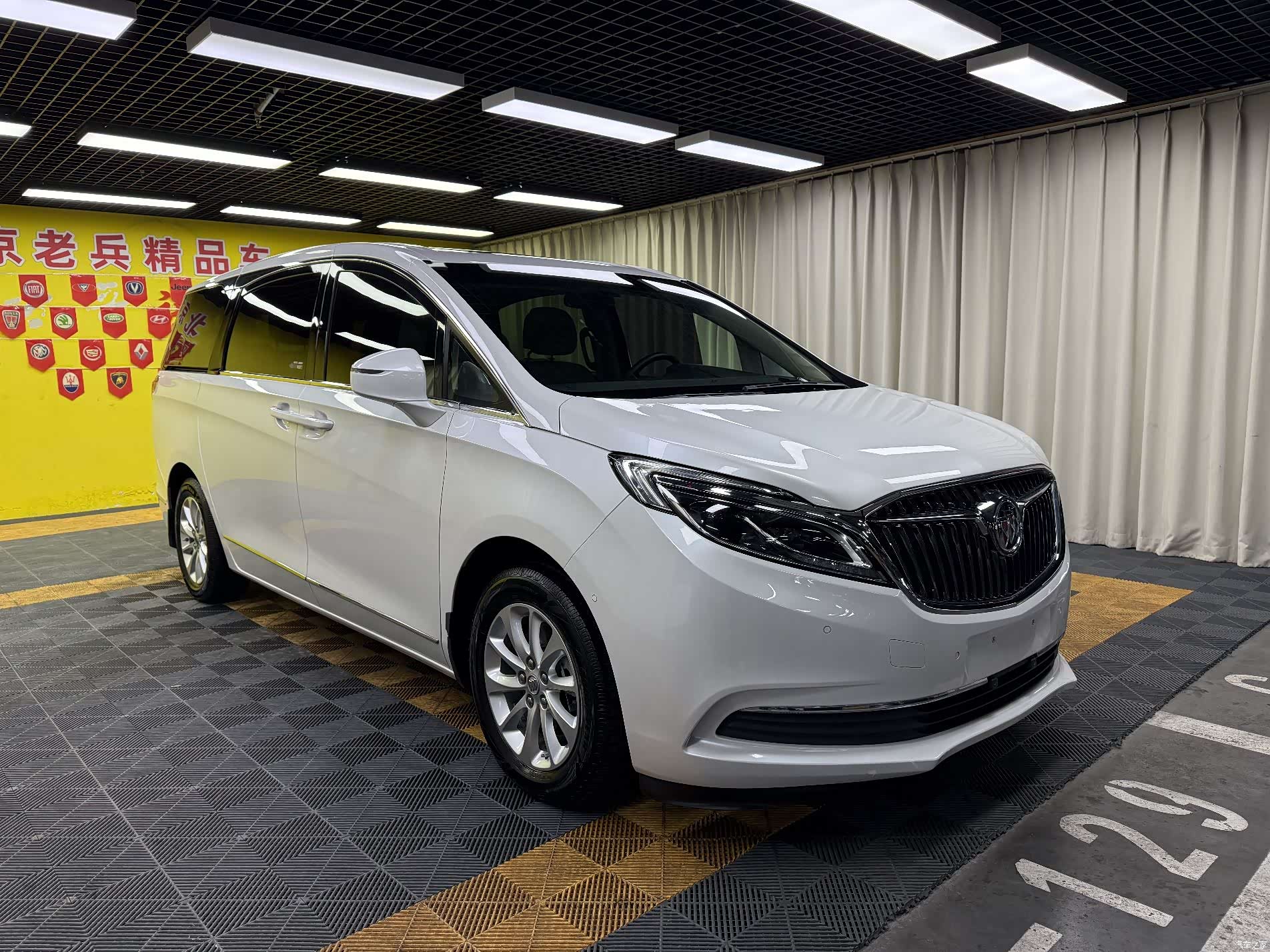 Buick GL8, 2017 3