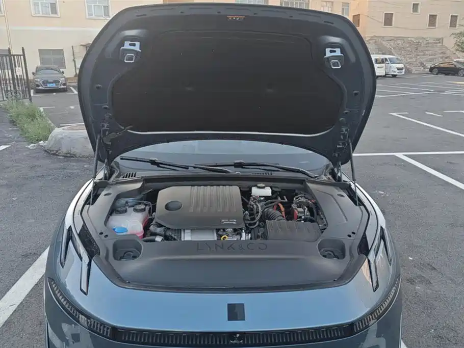 Lynk & Co 07 EM-P