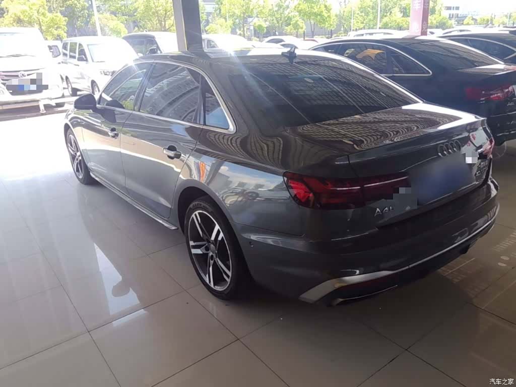 Audi A4L, 2021 все фото