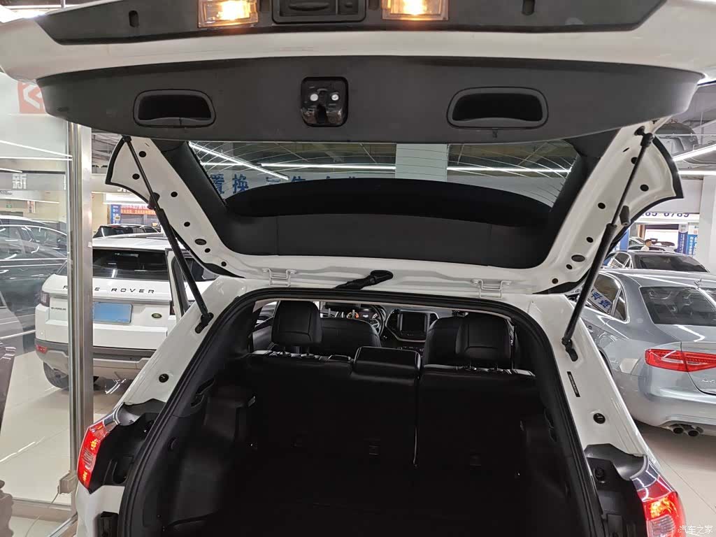 Jeep Cherokee, 2018 12