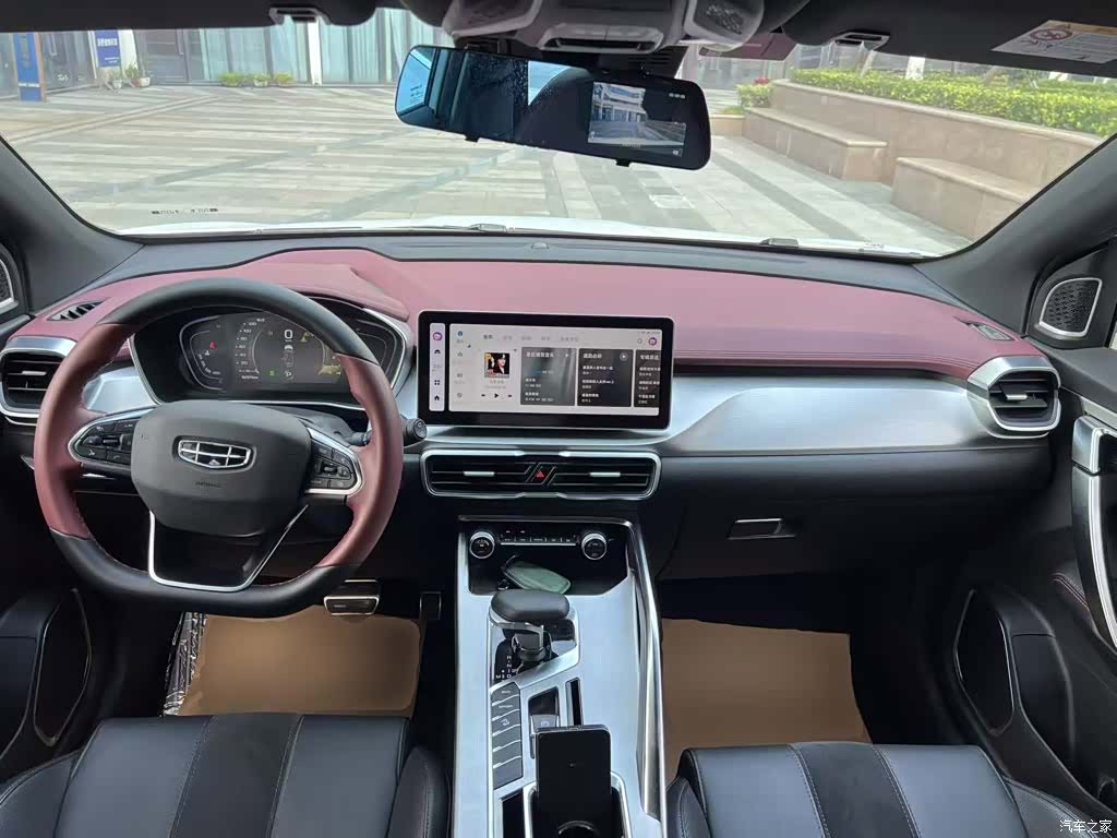 Geely Coolray, 2021 10