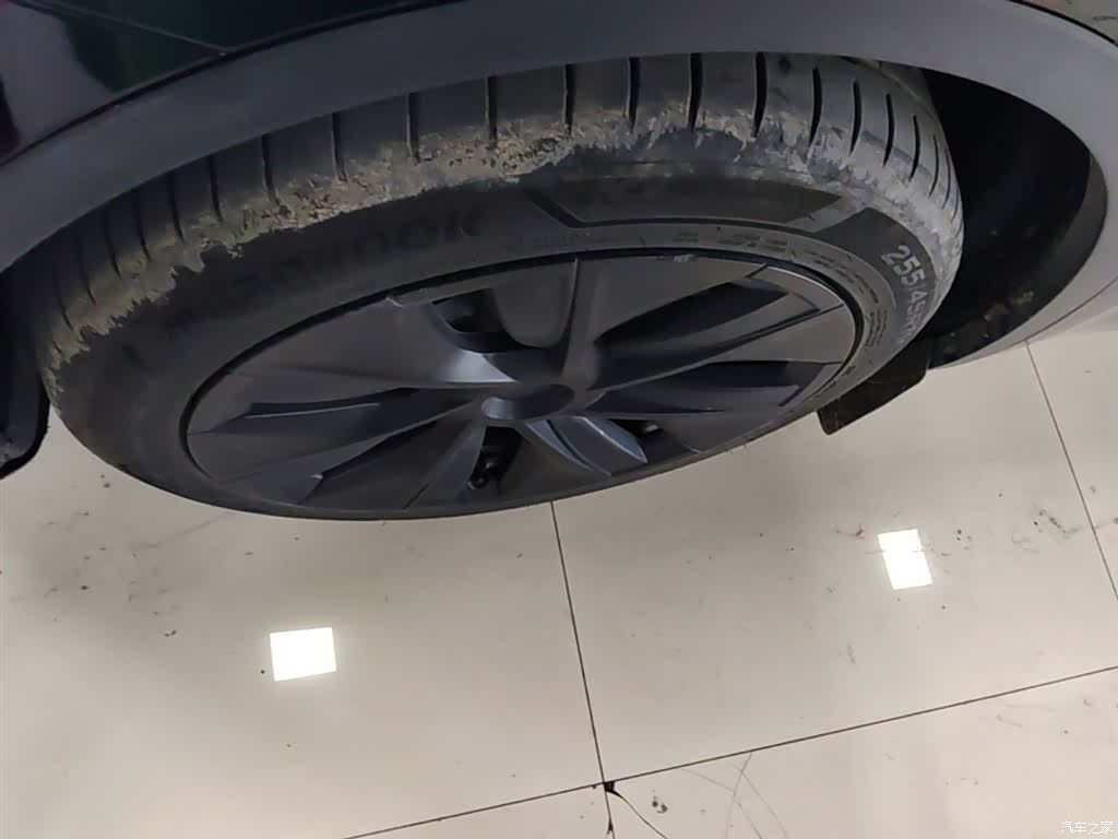 Tesla Model Y, 2023 23