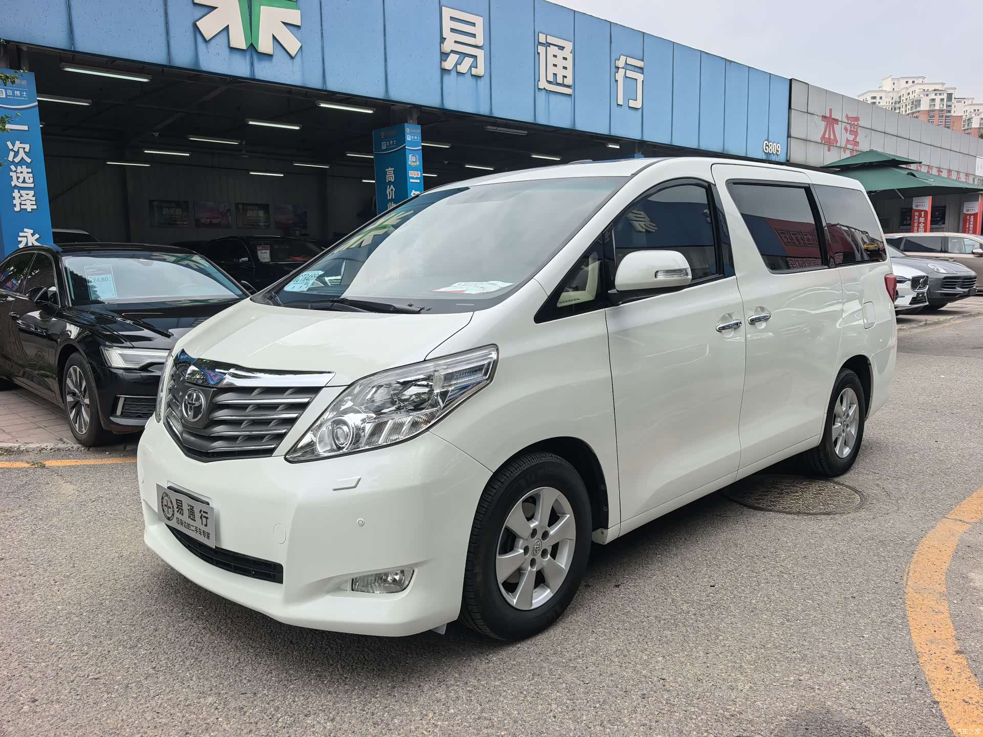 Toyota Alphard, 2010 1