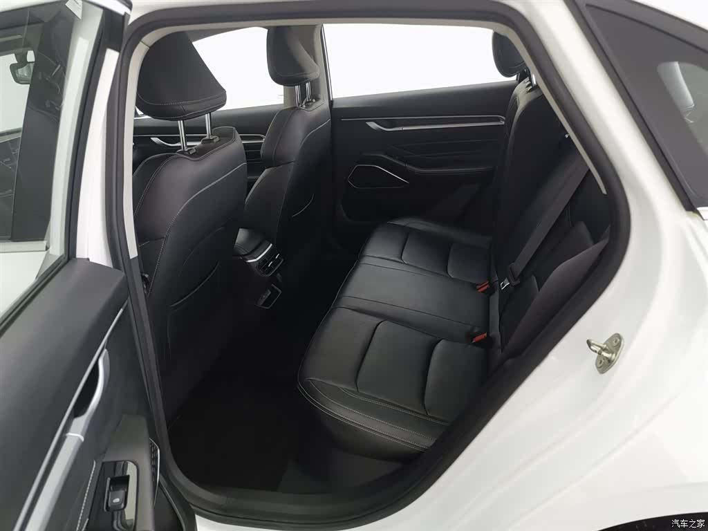 Geely Emgrand, 2022 15
