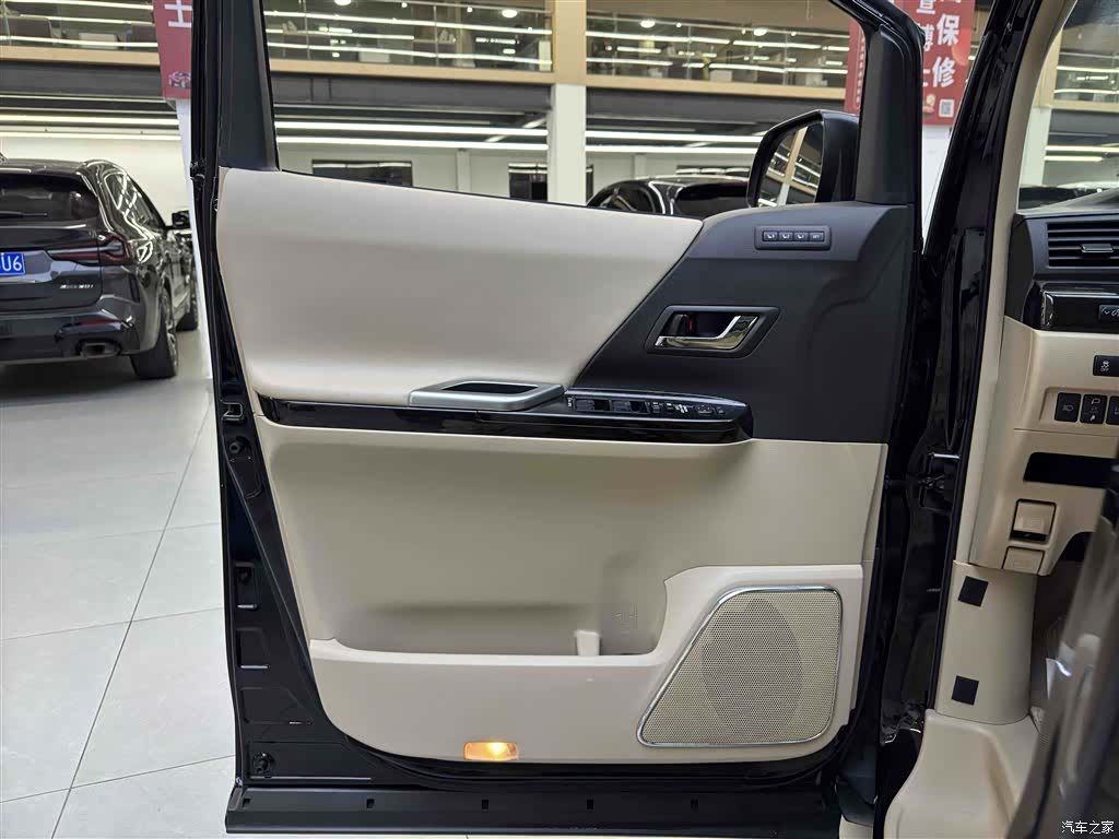 Toyota Alphard, 2011 13