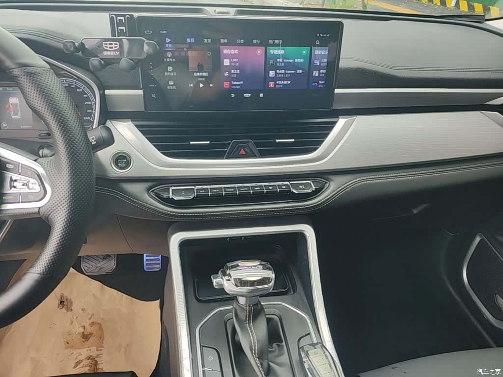Geely X6, 2020 13