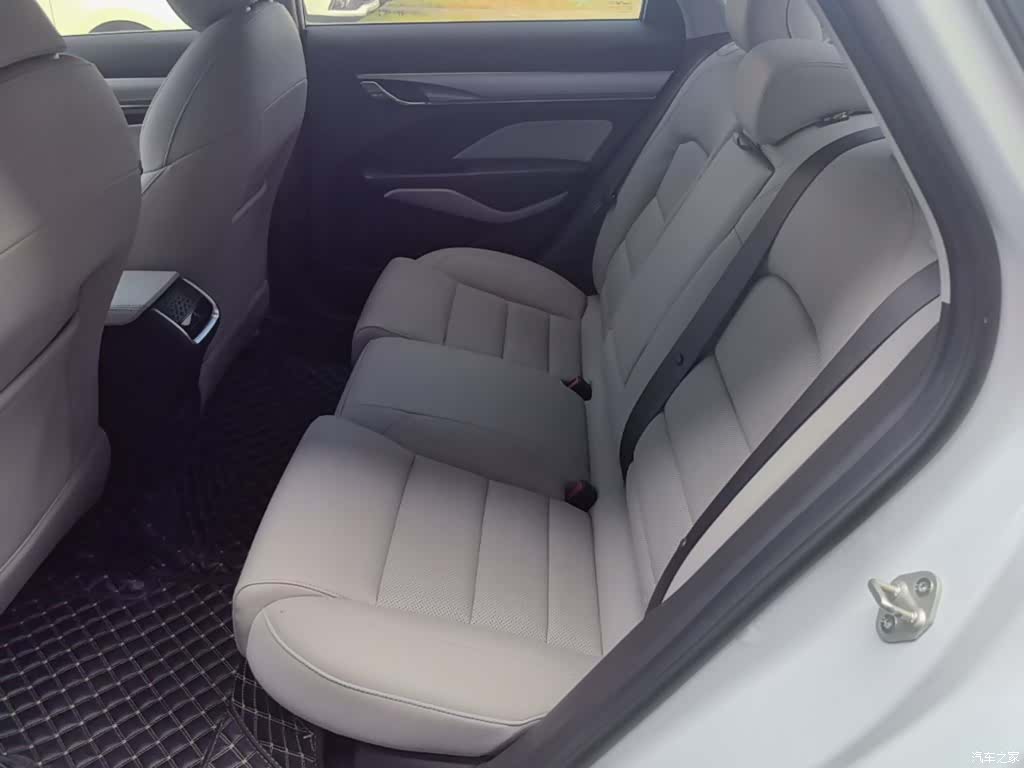 Geely Binray, 2019 17