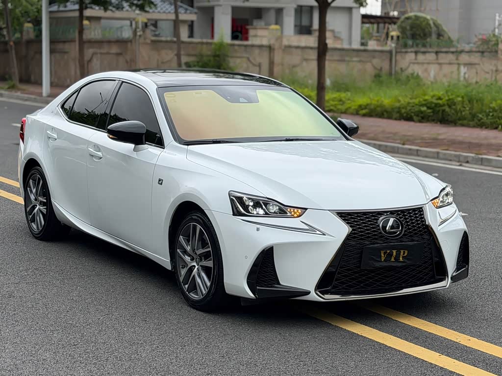 Lexus IS