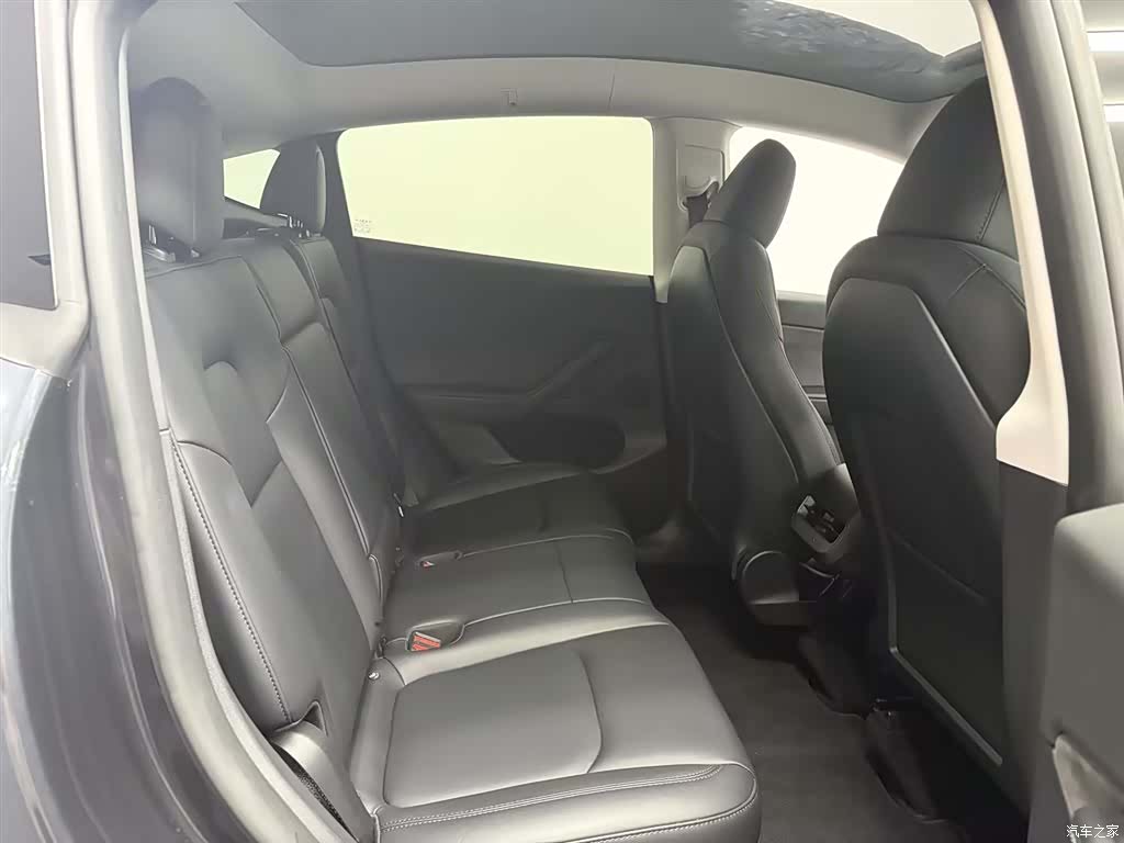 Tesla Model Y, 2024 7