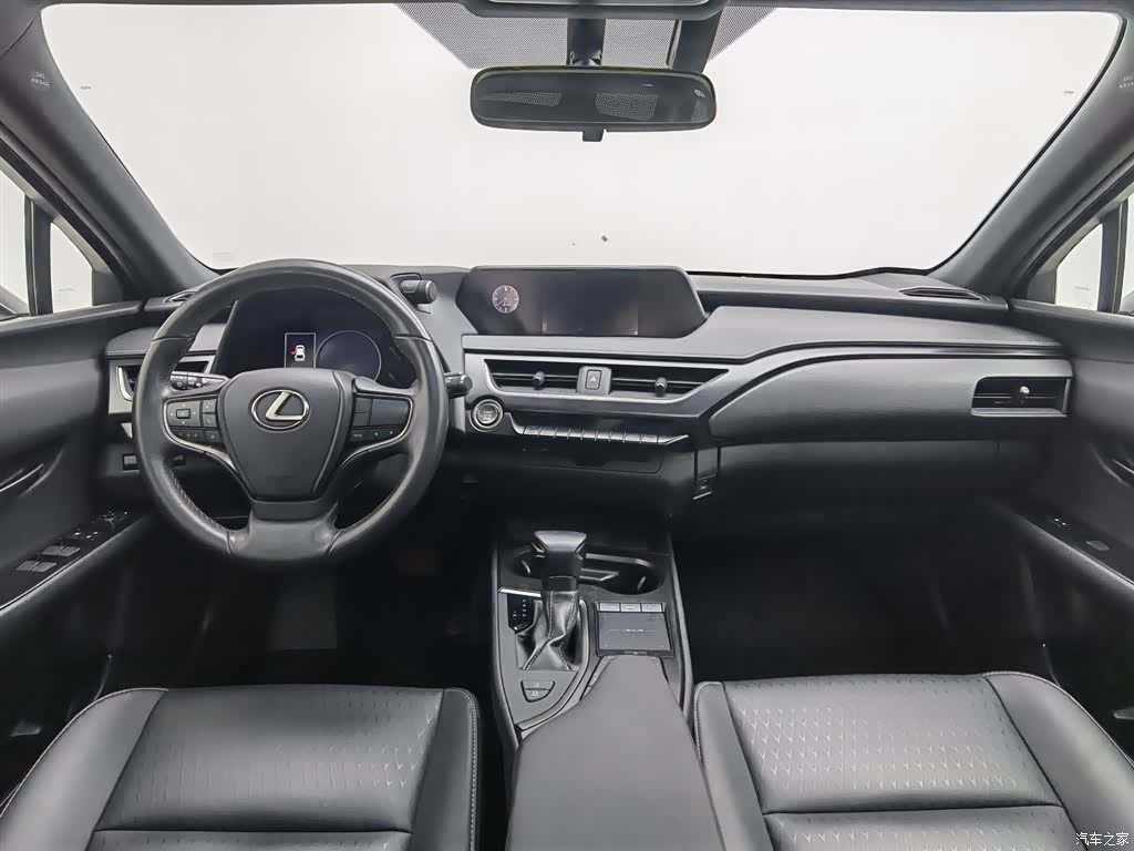 Lexus UX, 2021 все фото