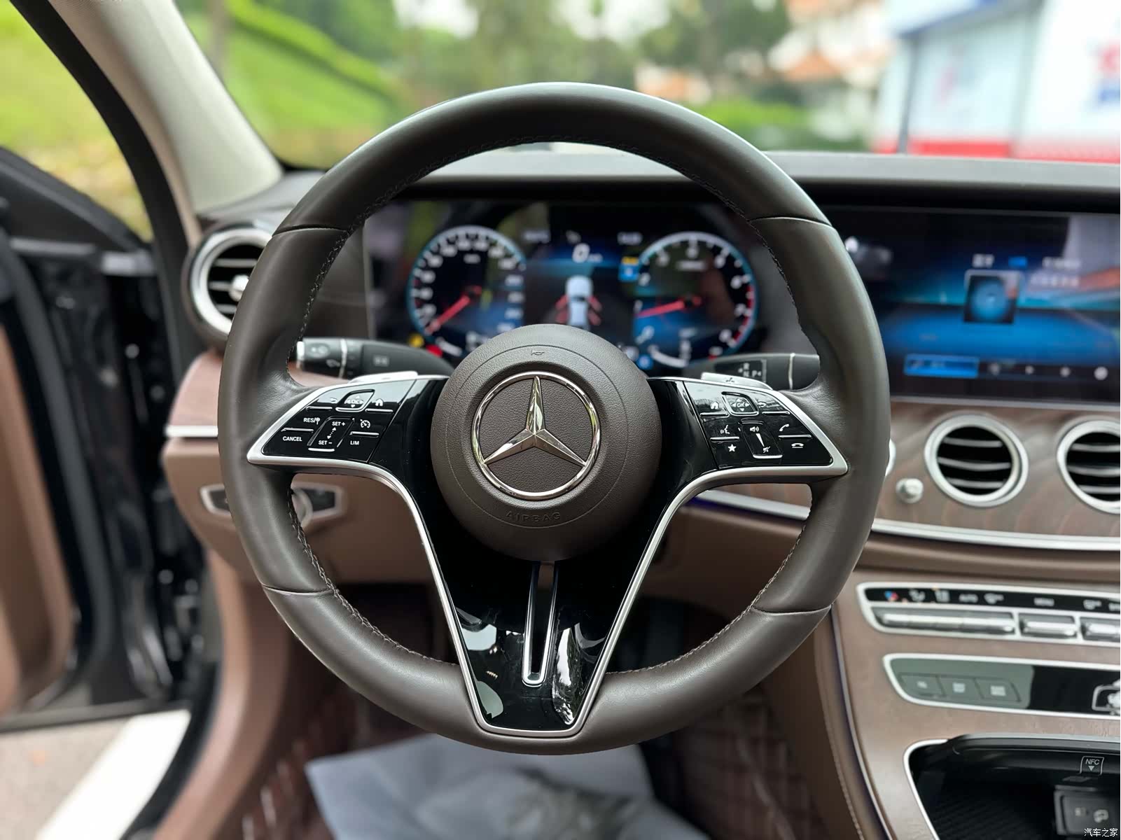 Mercedes-Benz E-Class, 2023 6