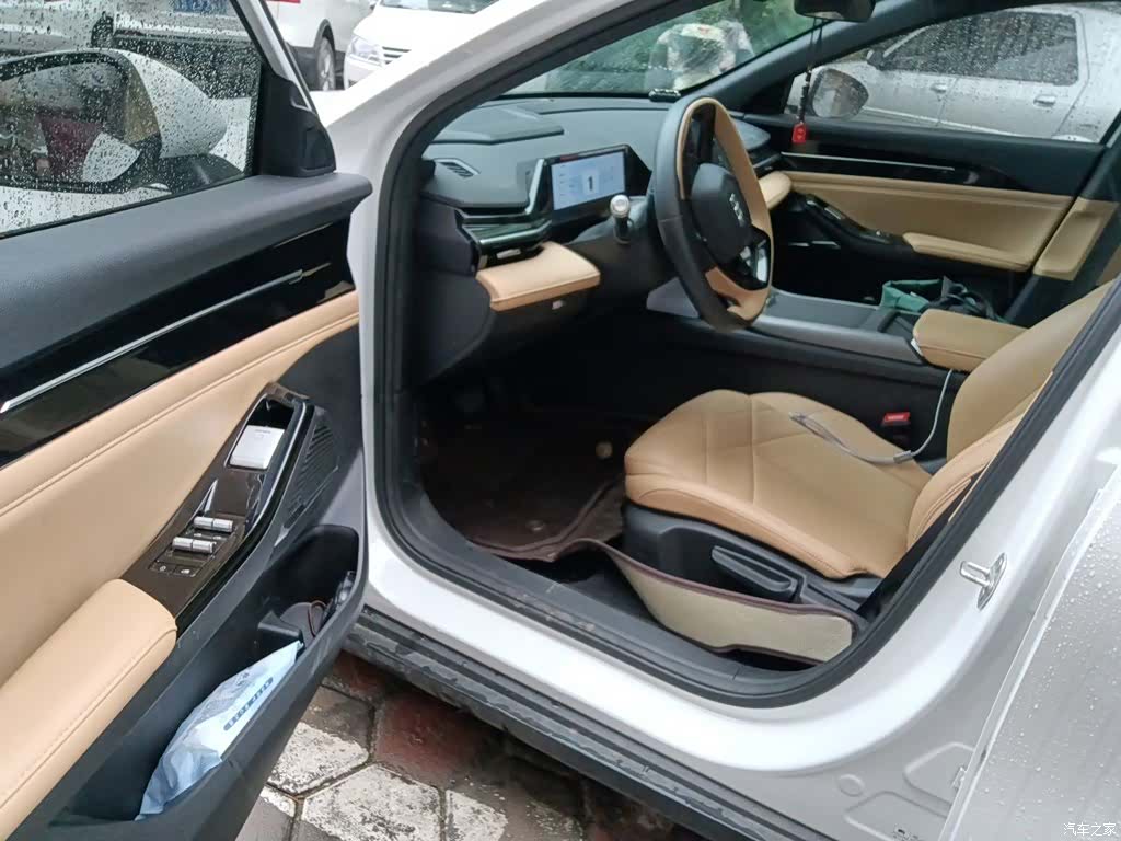 Geely Galaxy L6, 2024 13