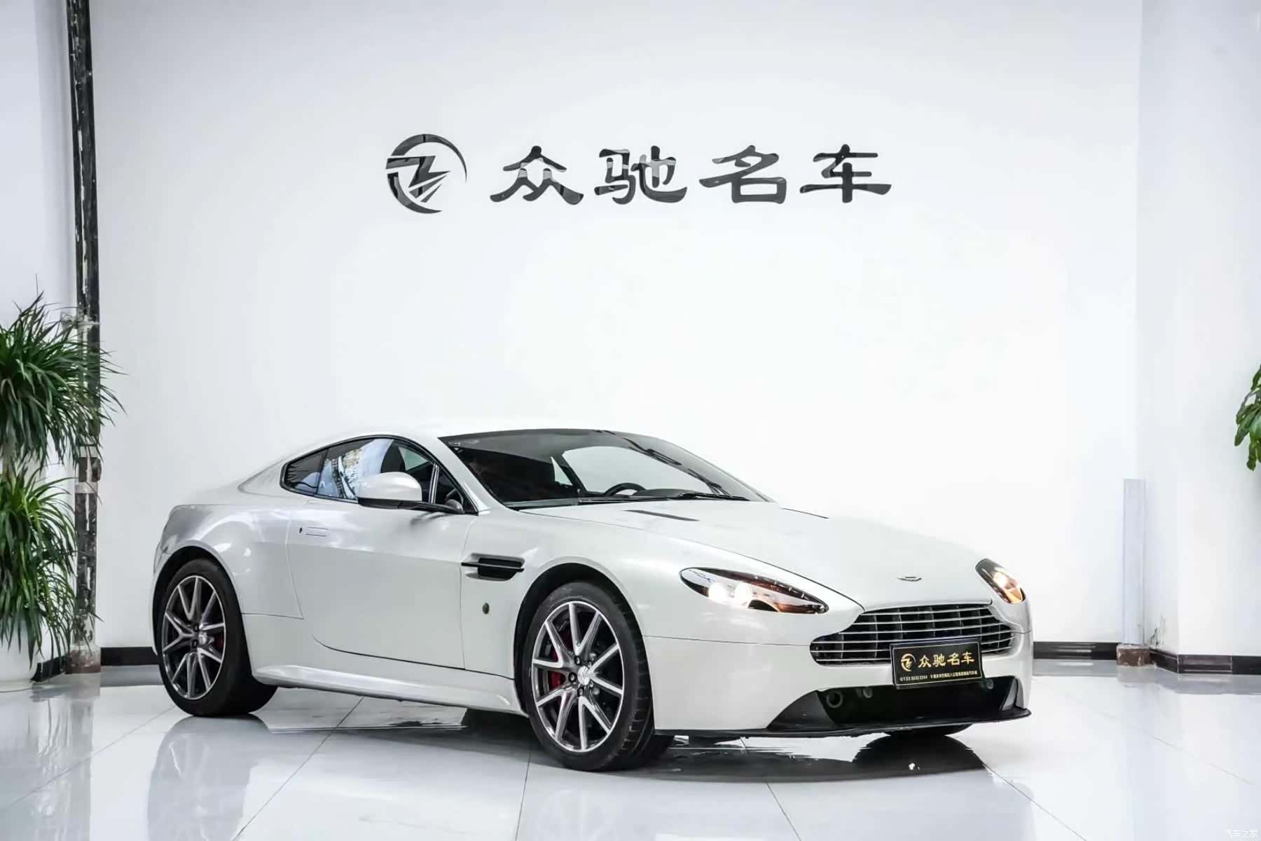 Aston Martin Vantage, 2013 3