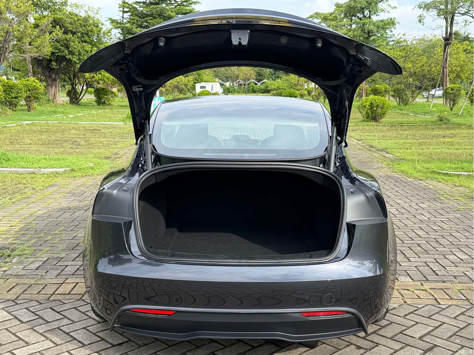 Tesla Model 3, 2025 20