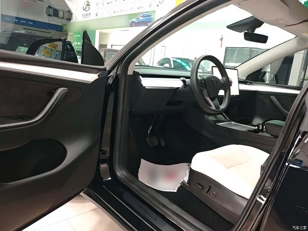 Tesla Model Y, 2023 16