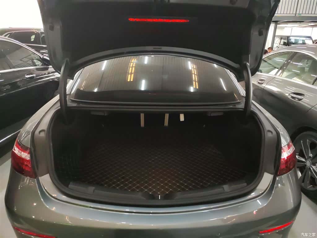 Mercedes-Benz E-Class, 2022 15