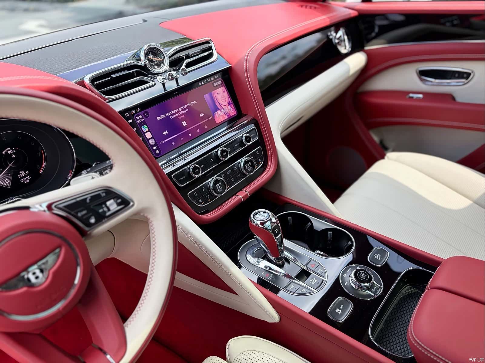 Bentley Bentayga, 2022 7