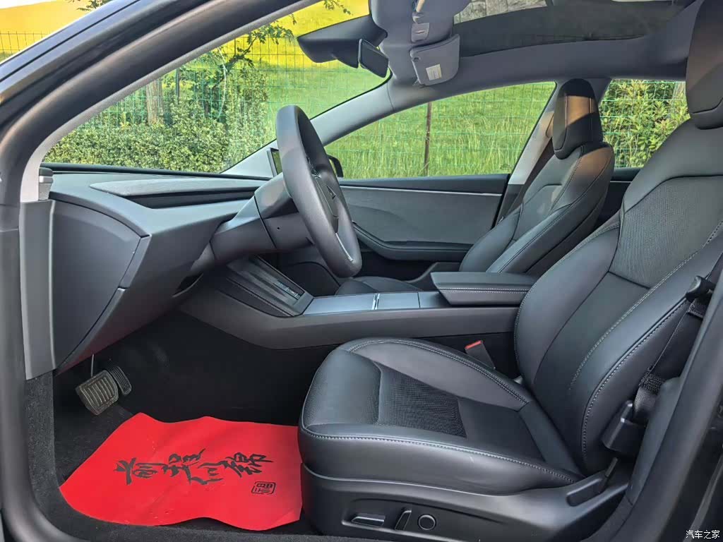 Tesla Model 3, 2024 13