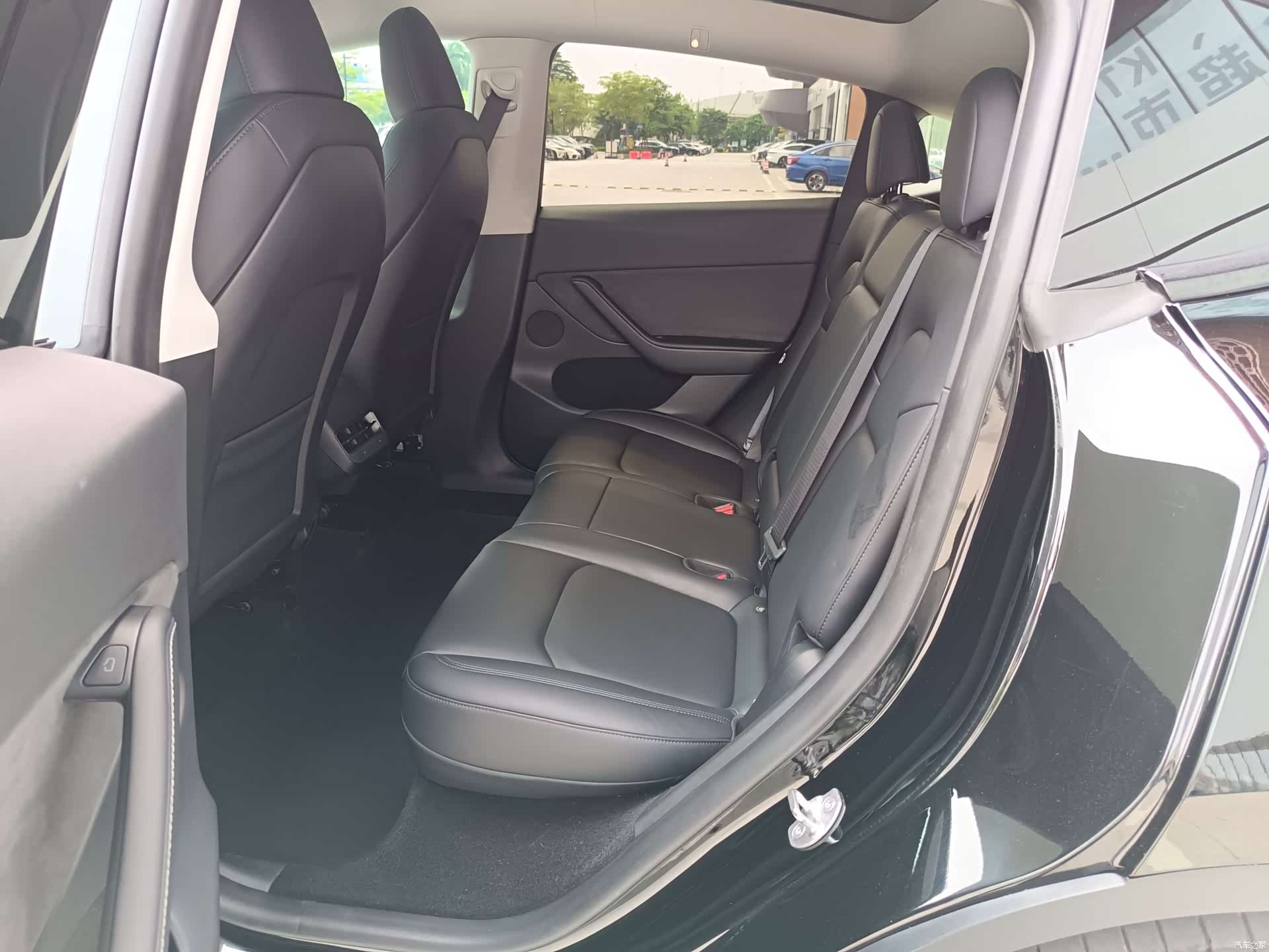 Tesla Model Y, 2024 6