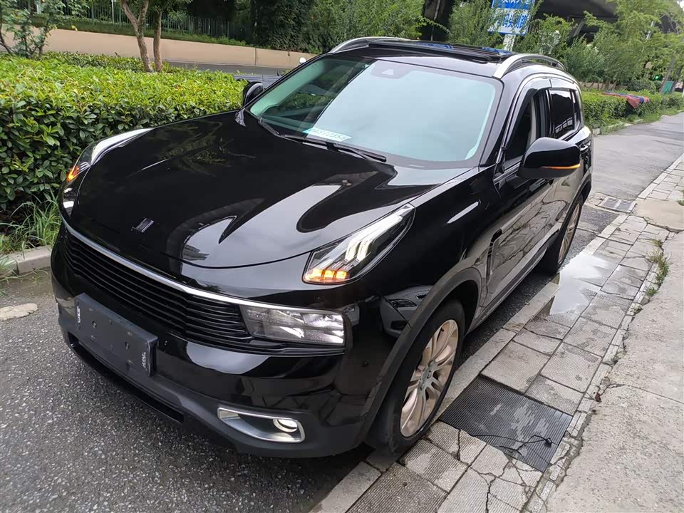 Lynk & Co 01