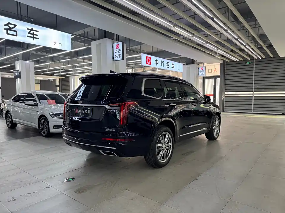 Cadillac XT6