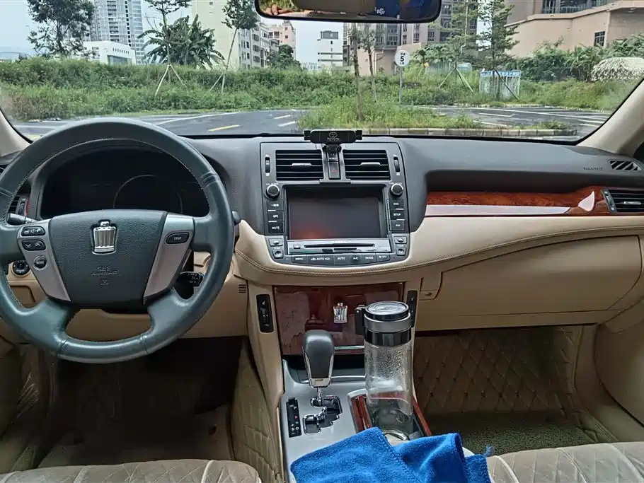 Toyota crown