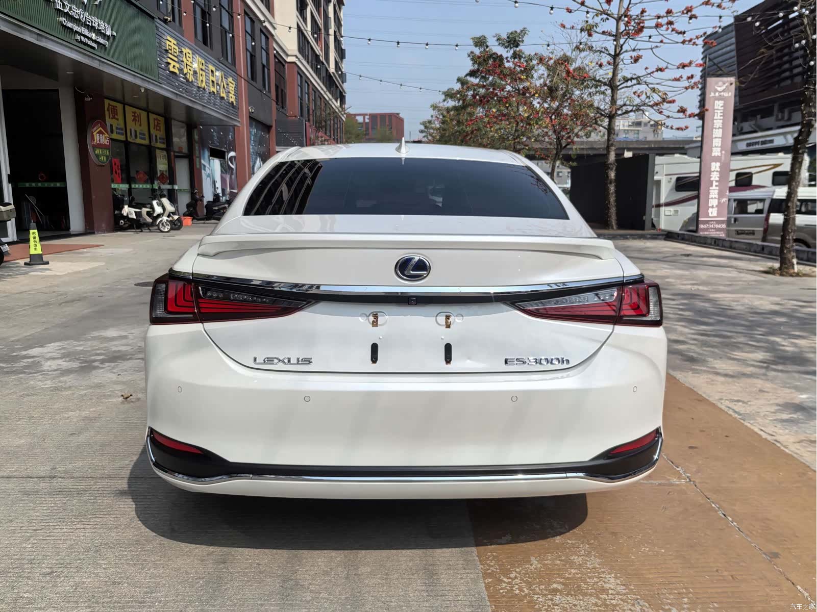 Lexus ES, 2019 7