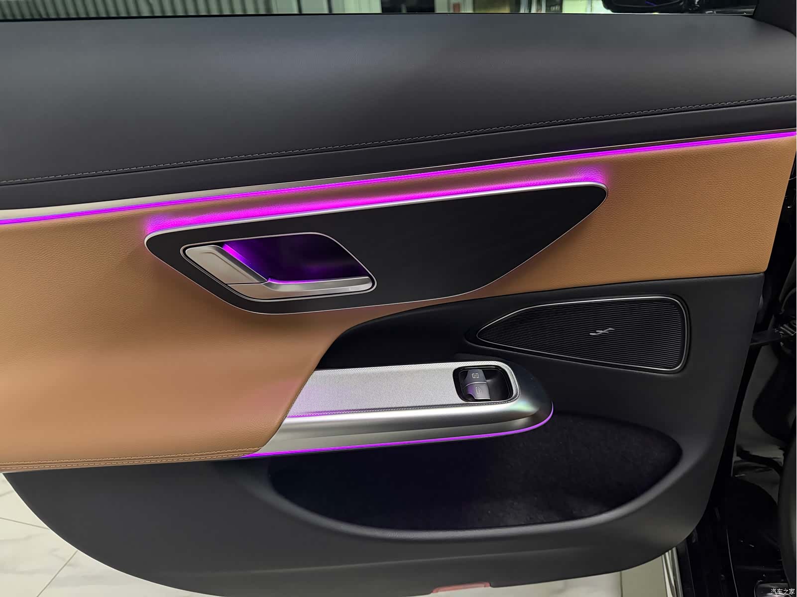 Mercedes-Benz E-Class, 2024 27