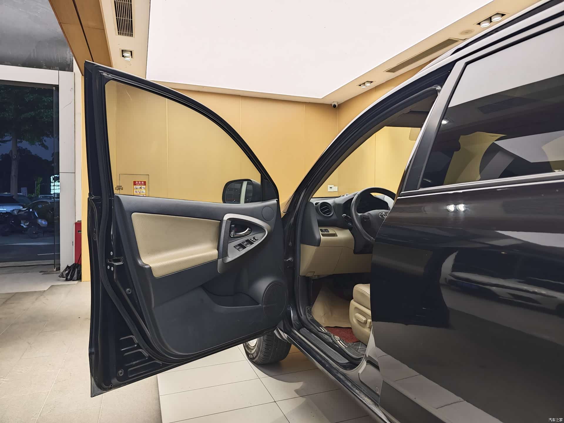 Toyota RAV4, 2012 8