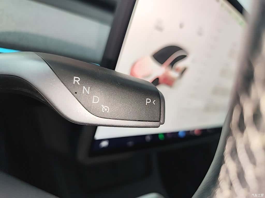 Tesla Model Y, 2024 14