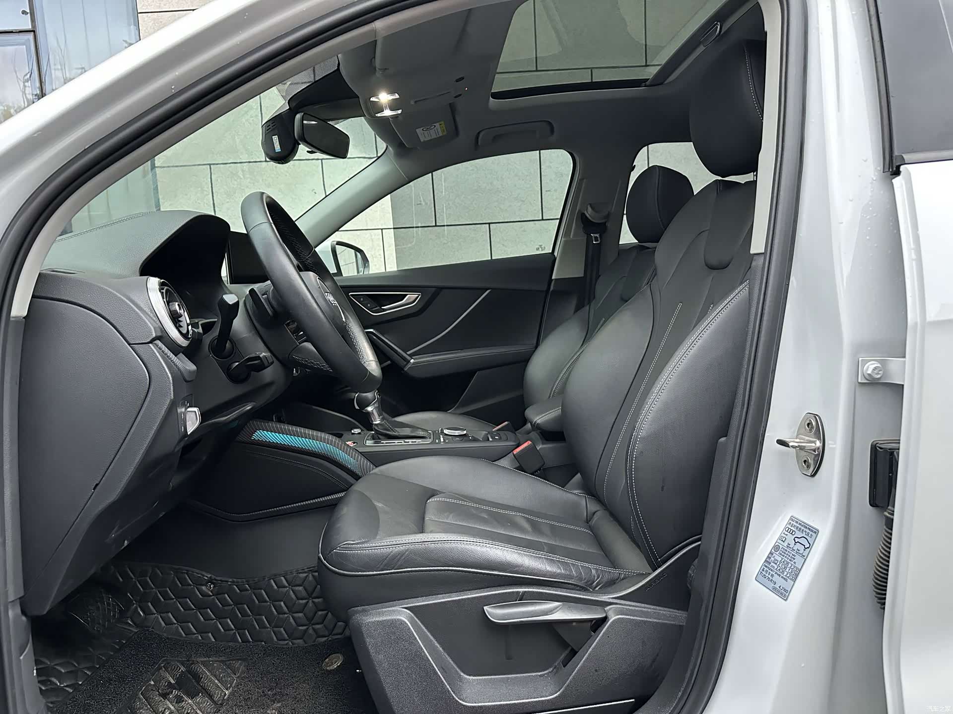 Audi Q2L, 2023 13