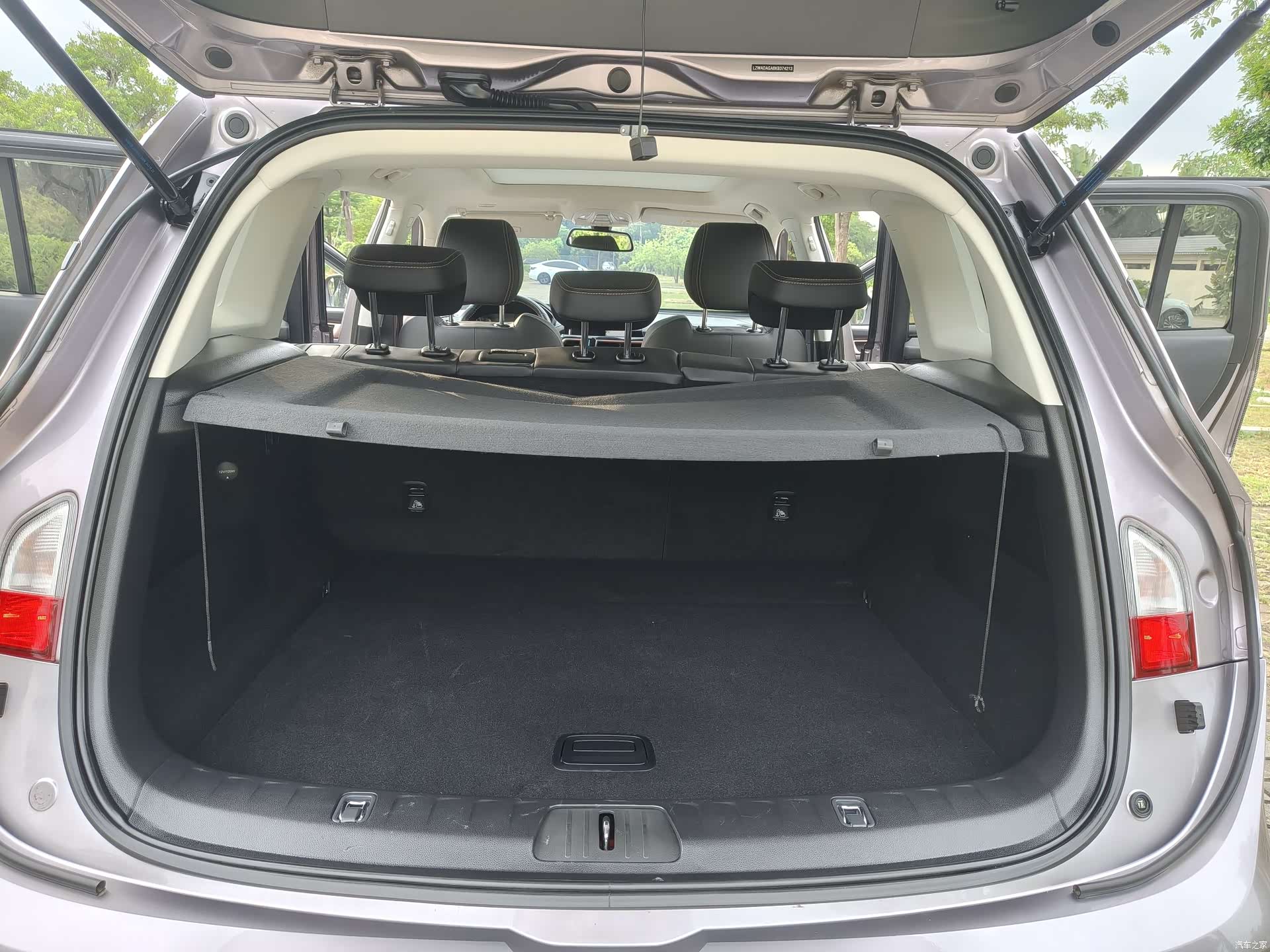 Wuling RS-5, 2019 8