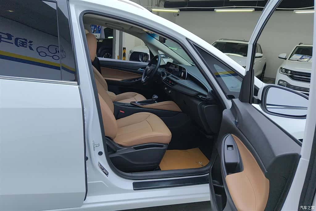 Buick GL6, 2022 8
