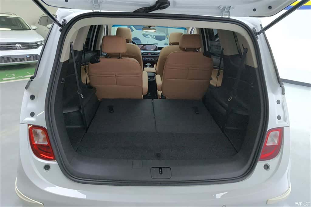 Buick GL6, 2022 4